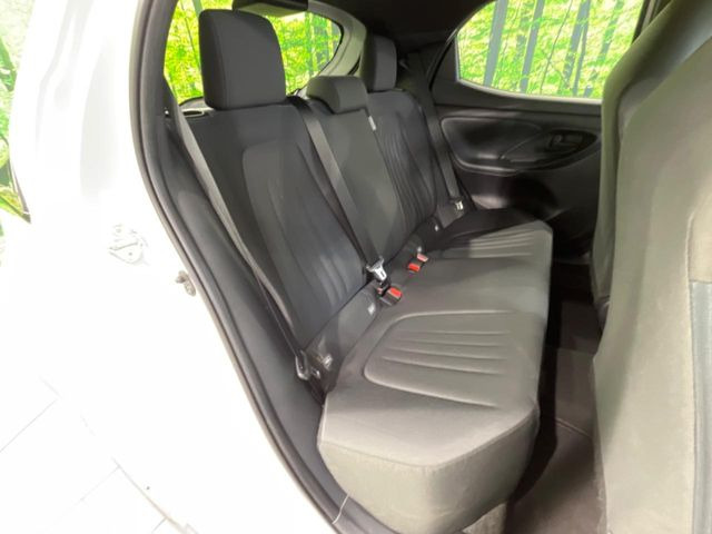 後部座席も気になるようなキズ・汚れやへたり等、大きなダメージはなく、良好な状態です。