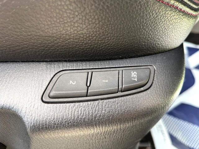 【パワーシート】スイッチ一つで簡単にシートの微調整が可能!電動だから力もいりません!快適なシートポジションにセットして、快適なドライブをお楽しみください。