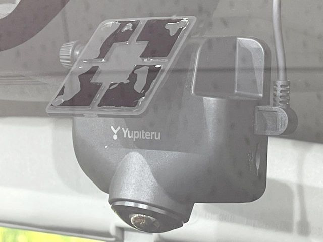 【ドライブレコーダー】安心・安全なカーライフに必須のドライブレコーダーを装備!走行中はもちろん、あおり運転や事故に遭遇した際の状況も映像で記録し、万一のリスクに備えます。