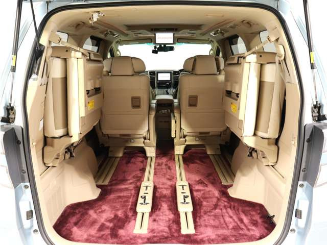 ミニバン最大級のスペース!ご家族、お友達とのキャンプやバーベキューほか、お仕事でも十分な容量が有ります!