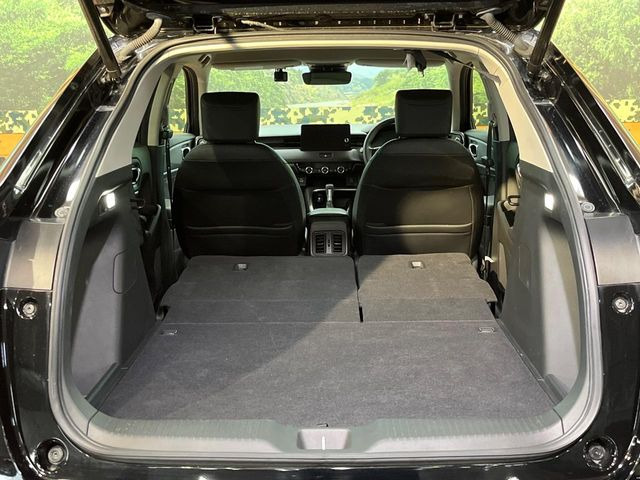 ���i�̂���������ʋ΁A���}���ɏ\���ȉ׎��X�y�[�X���m�ۂ��Ă���܂��B�Z�J���h�V�[�g��|���ƁA�傫�ȉו��̐ύڂ��\�ł���