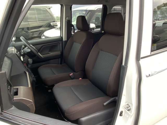 当店は年中無休となっております。営業時間は10:00〜19:00です。