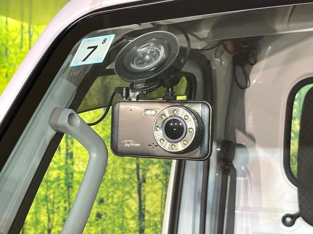 【ドライブレコーダー】安心・安全なカーライフに必須のドライブレコーダーを装備!走行中はもちろん、あおり運転や事故に遭遇した際の状況も映像で記録し、万一のリスクに備えます。