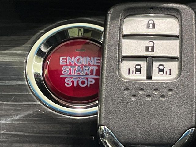 �yHonda�X�}�[�g�L�[�z�J�o����|�P�b�g�ɓ��ꂽ�܂܂ł��h�A�̎{���E�������\�ȃX�}�[�g�L�[�𑕔��B�G���W���̃I���E�I�t�����J�M�����o���K�v����������Ƃ��Ă��֗��ł���