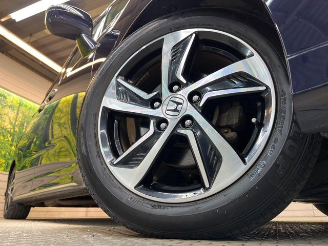 �y����17�C���`�A���~�z�C�[���z�O�ςɃ}�b�`���������A���~�z�C�[���𑕒����Ă���܂��B�e��ЊO�A���~�z�C�[����A�X�^�b�h���X�^�C�����戵�����Ă���܂��B���񂲑��k����������