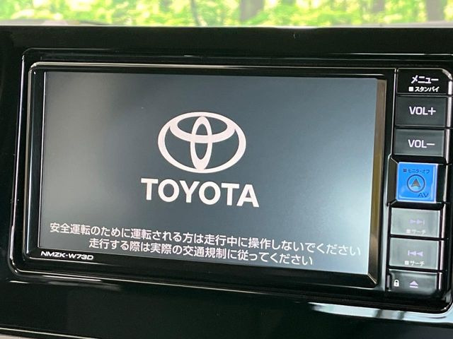 【純正ナビ】人気の純正ナビを装備しております。ナビの使いやすさはもちろん、オーディオ機能も充実!キャンプや旅行はもちろん、通勤や買い物など普段のドライブも楽しくなるはず♪