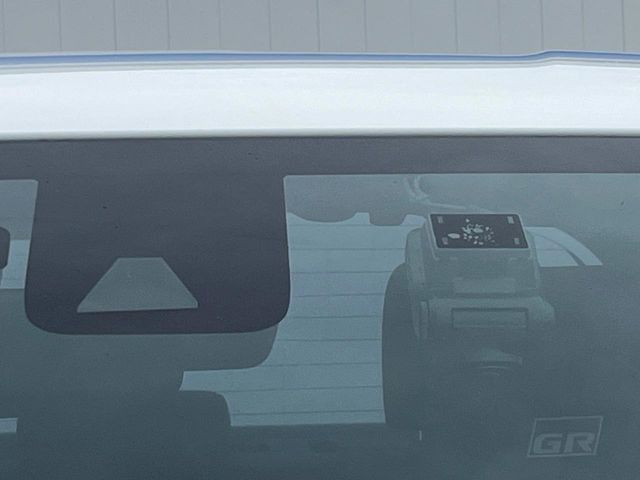 �y�g���^�Z�[�t�e�B�Z���X�z���s���ɑO���̎ԗ�����F�����A�Փ˂������Ȏ��͌x��ƃu���[�L�ŏՓˉ���Ɣ�Q�y�����A�V�X�g�B�����S�Ƀh���C�u�����y���݂��������܂��B