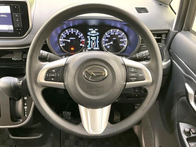 ステアリングも使用感が少なく、きれいな状態となっております♪