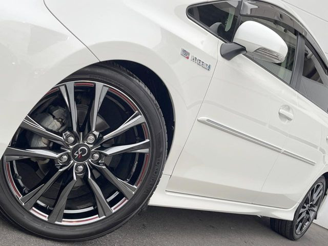 【18インチアルミホイール】外観にマッチしたアルミホイールを装着しております。各種アルミホイールや、スタッドレスタイヤも取扱いしております。是非ご相談ください♪