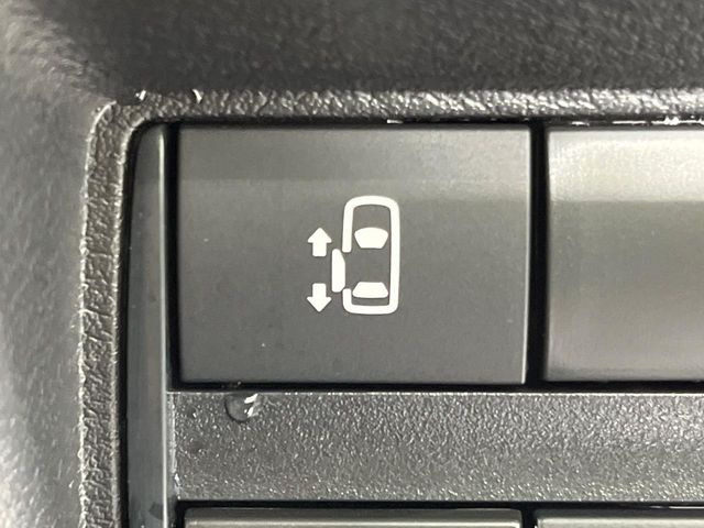 【パワースライドドア】スマートキーや運転席のスイッチでスライドドアの開閉が可能♪電動だから力を入れてドアを開ける必要が無く、小さいお子様でも、重い荷物を持っている時もラクに開け閉めできます♪