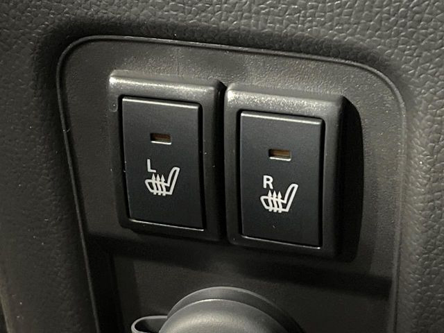 【シートヒーター】寒い日に重宝するシートヒーター!エアコンより早く温まってくれるので寒がりの人も安心ですね♪エアコンの温風は乾燥するから苦手、という方にもをおすすめです。