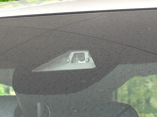 �y�z���_�Z���V���O�z���s���ɑO���̎ԗ�����F�����A�Փ˂������Ȏ��͌x��ƃu���[�L�ŏՓˉ���Ɣ�Q�y�����A�V�X�g�B�����S�Ƀh���C�u�����y���݂��������܂��B