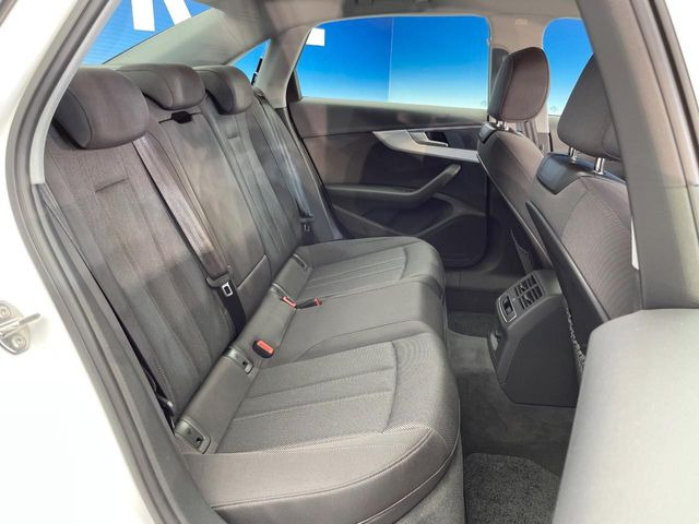 ●後部座席も気になるようなキズ・汚れやへたり等、大きなダメージはなく、良好な状態です。