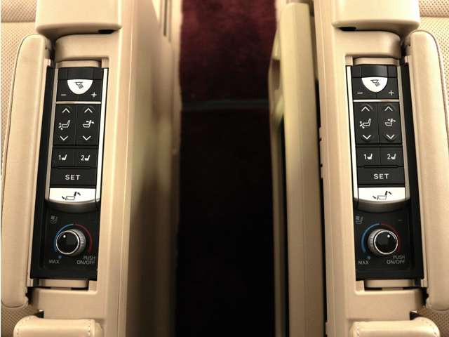 (☆プレミアムシート☆)プレミアムレザーを使用した2トーンのシート♪快適な温冷風シート機能、専用の読書灯、電動リクライニング、電動オットマン、シートメモリー機能、最上級モデルが入庫しました。