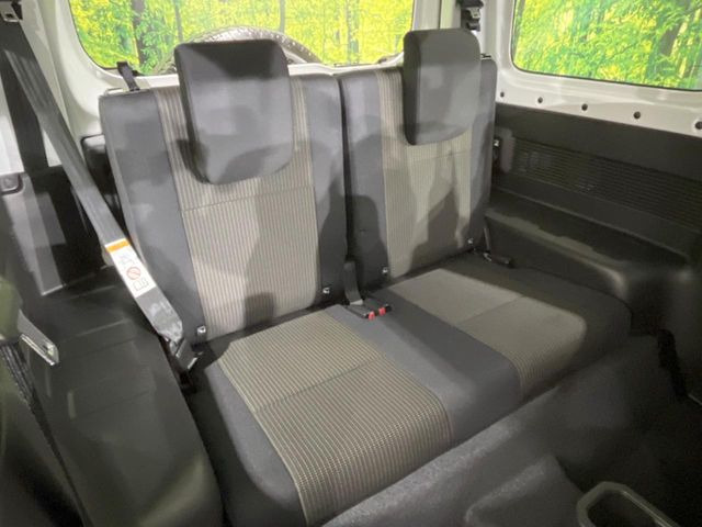 高品質なオリジナルフロアマットもオプションにてご用意しております。お好きなデザインやカラーをお車に合わせて選んでいただくことができます♪