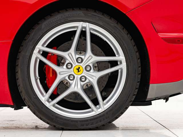 ���X�͍����A���Ԑ��X�����炱�������ɗ͂����Ă��܂��B�J�X�^���˗��͂��Ƃ��e��R�[�f�B���O��Ƃ�Ԍ������ȂǁA���������̂��q�l���炨�₢���킹������A���p���𒸂��Ă���܂��B