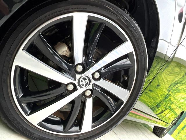【純正16インチアルミホイール】外観にマッチした純正アルミホイールを装着しております。各種社外アルミホイールや、スタッドレスタイヤも取扱いしております。是非ご相談ください♪
