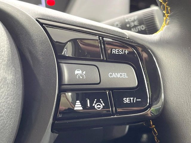 【アダプティブクルーズコントロール】高速道路での長距離走行が楽に!!自動で速度を保つクルーズコントロールが、衝突軽減システムと連携し、前方の車両を感知して車間を保つように速度調節してくれます!!