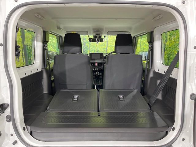 防水仕様のラゲッジは、アクティブな使用にぴったり。プールや海水浴をはじめ、キャンプやウィンタースポーツのシーンで濡れたり汚れた荷物を積み込んでも簡単にふき取ることができ、お手入れも楽々です♪