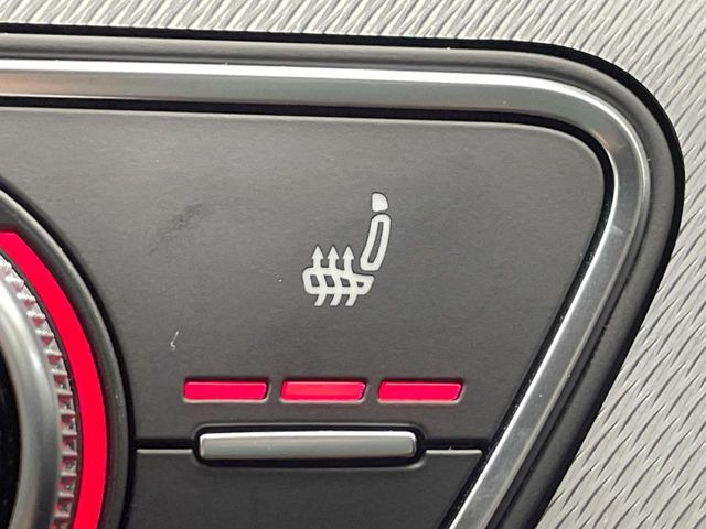 ●フロントシートヒーティング:運転席・助手席共に三段階で調節が可能なシートヒーターを装備しております。季節を問わず快適にご使用いただけます。