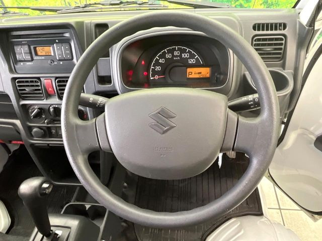 ステアリングも使用感が少なく、きれいな状態となっております♪