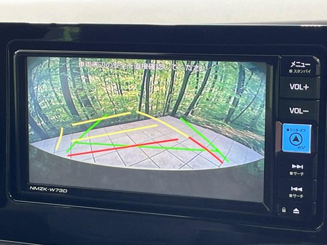 【バックカメラ】駐車時に後方がリアルタイム映像で確認できます。大型商業施設や立体駐車場での駐車時や、夜間のバック時に大活躍!運転スキルに関わらず、今や必須となった装備のひとつです!