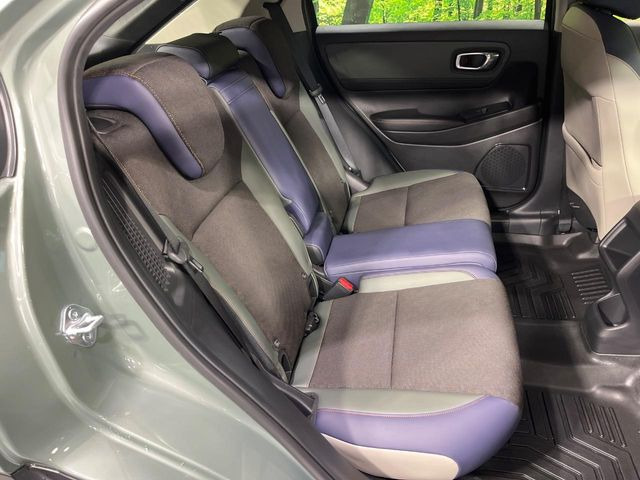 後部座席も気になるようなキズ・汚れやへたり等、大きなダメージはなく、良好な状態です。