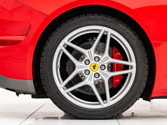 ���X�͍����A���Ԑ��X�����炱�������ɗ͂����Ă��܂��B�J�X�^���˗��͂��Ƃ��e��R�[�f�B���O��Ƃ�Ԍ������ȂǁA���������̂��q�l���炨�₢���킹������A���p���𒸂��Ă���܂��B