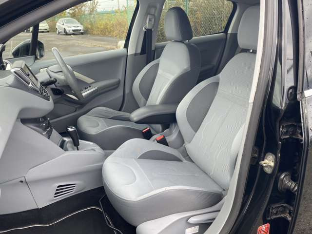 当店は車の品質に自信を持っています!なので、さまざまな角度から70枚以上のお写真載せています。