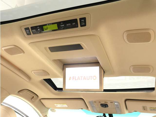 【電動後席モニター】プレミアムサウンド専用!電動開閉後席フリップダウンモニターです。5.1chサウンド、18スピーカーの専用音響システムとなり、人気の装備になります。