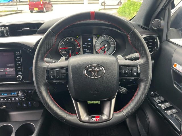 �y�X�G�[�h�X�e�A�����O�z����ɂ����f�ނ��̗p����A�O���b�v���\�ɗD�ꂽ�X�e�A�����O�ł��B�n���h�����O���̑��쐫�����サ�A���S�E���S�ȑ��s�ɍv�����܂��B���������ӂ�錩���ڂ������ł��ˁ�