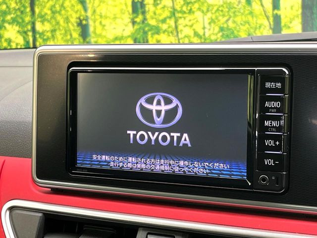 【純正ナビ】人気の純正ナビを装備しております。ナビの使いやすさはもちろん、オーディオ機能も充実!キャンプや旅行はもちろん、通勤や買い物など普段のドライブも楽しくなるはず♪