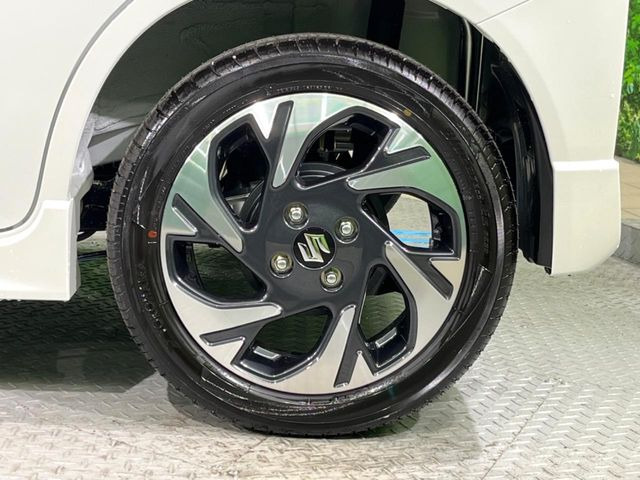 �y����15�C���`�A���~�z�C�[���z�O�ςɃ}�b�`���������A���~�z�C�[���𑕒����Ă���܂��B�e��ЊO�A���~�z�C�[����A�X�^�b�h���X�^�C�����戵�����Ă���܂��B���񂲑��k����������