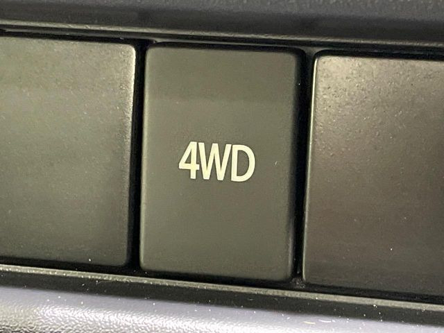 4WDのお車ですので、雪道でも安心です♪降雪地地域にお住まいの方以外にも、ウィンタースポーツが趣味の方や降雪地域へ帰省される機会がある方にもおすすめ!