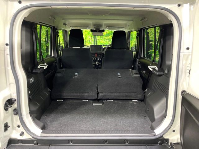 ���i�̂���������ʋ΁A���}���ɏ\���ȉ׎��X�y�[�X���m�ۂ��Ă���܂��B�Z�J���h�V�[�g��|���ƁA�傫�ȉו��̐ύڂ��\�ł���