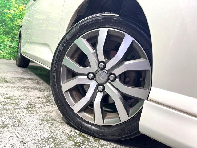 �y����15�C���`�A���~�z�C�[���z�O�ςɃ}�b�`���������A���~�z�C�[���𑕒����Ă���܂��B�e��ЊO�A���~�z�C�[����A�X�^�b�h���X�^�C�����戵�����Ă���܂��B���񂲑��k����������