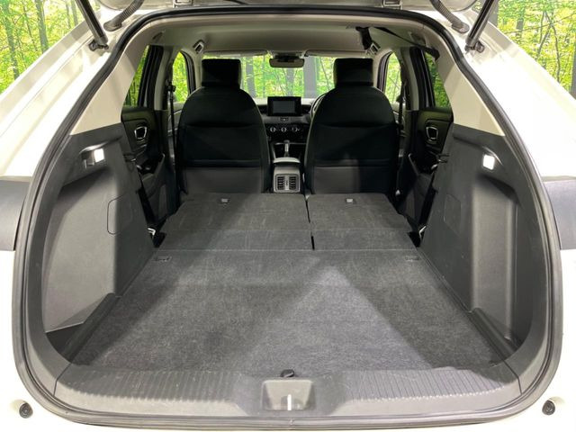 後席を格納すると、これだけの広さが!シーンに合わせたシートアレンジで、大きな荷物も積むことが出来ます♪