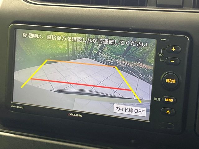 【バックカメラ】駐車時に後方がリアルタイム映像で確認できます。大型商業施設や立体駐車場での駐車時や、夜間のバック時に大活躍!運転スキルに関わらず、今や必須となった装備のひとつです!