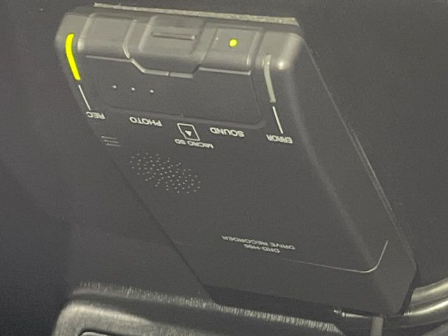 【ドライブレコーダー】安心・安全なカーライフに必須のドライブレコーダーを装備!走行中はもちろん、あおり運転や事故に遭遇した際の状況も映像で記録し、万一のリスクに備えます。