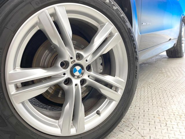 ●純正19インチアルミホイール:輸入車ならではの卓越した走りを支えるホイールと足回りです!日本車の走りに慣れている方にもぜひ体感して頂きたいほど、高いレベルでまとまっています!