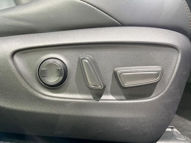 【パワーシート】スイッチ一つで簡単にシートの微調整が可能!電動だから力もいりません!快適なシートポジションにセットして、快適なドライブをお楽しみください。