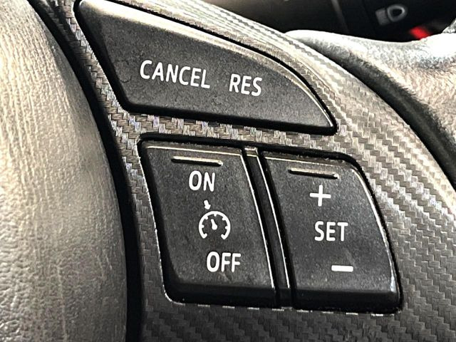 【クルーズコントロール】高速道路もラクラク走行。アクセルを離しても一定速度で走行ができ、長距離運転時の負担を軽減!加速・減速も簡単なスイッチ操作で調整できます。