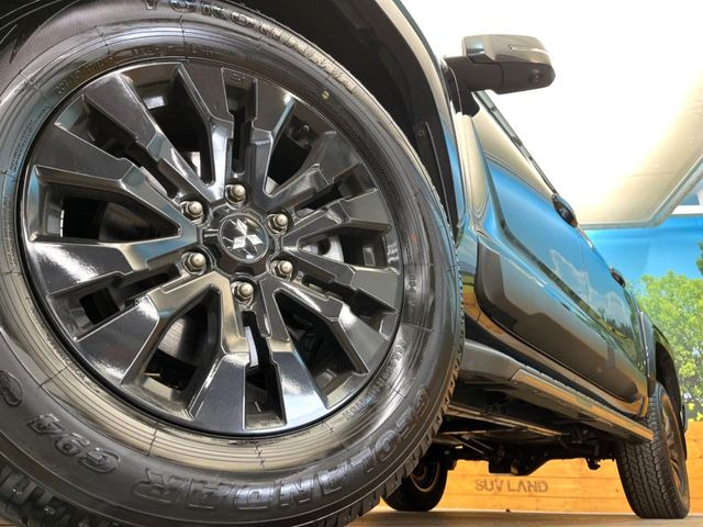 �y����18�C���`�A���~�z�C�[���z�O�ςɃ}�b�`���������A���~�z�C�[���𑕒����Ă���܂��B�e��ЊO�A���~�z�C�[����A�X�^�b�h���X�^�C�����戵�����Ă���܂��B���񂲑��k����������