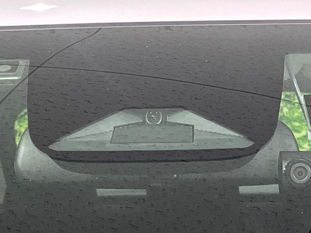 �y�z���_�Z���V���O�z���s���ɑO���̎ԗ�����F�����A�Փ˂������Ȏ��͌x��ƃu���[�L�ŏՓˉ���Ɣ�Q�y�����A�V�X�g�B�����S�Ƀh���C�u�����y���݂��������܂��B