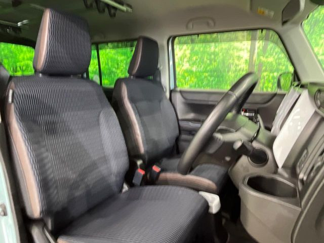 運転席シート廻りは使用感も少なく、良好な状態となっています。丁寧に使われていたことがよくわかりますね。