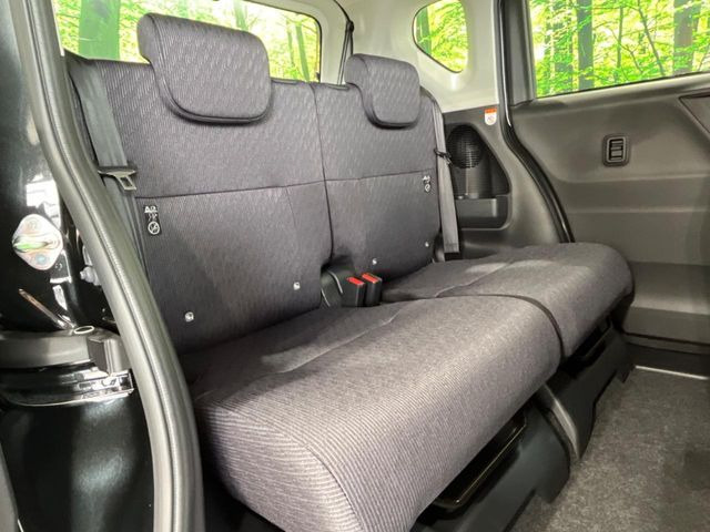高品質なオリジナルフロアマットもオプションにてご用意しております。お好きなデザインやカラーをお車に合わせて選んでいただくことができます♪