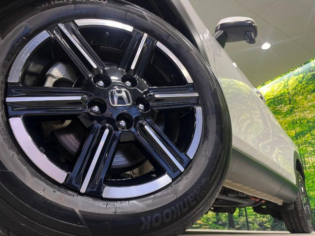 �y����16�C���`�A���~�z�C�[���z�O�ςɃ}�b�`���������A���~�z�C�[���𑕒����Ă���܂��B�e��ЊO�A���~�z�C�[����A�X�^�b�h���X�^�C�����戵�����Ă���܂��B���񂲑��k����������