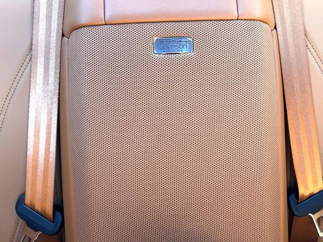 �y�}�[�N���r���\���T�E���h�V�X�e���z���[�J�[�I�v�V�����̍��i�ʃT�E���h�V�X�e���𓋍ځB��p�̃`���[�j���O���{���ꂽ�召�l�X�ȃX�s�[�J�[����ǎ��ȃT�E���h���t�ł��A�Տꊴ���ӂ�鉹����Ԃ����o���܂��B