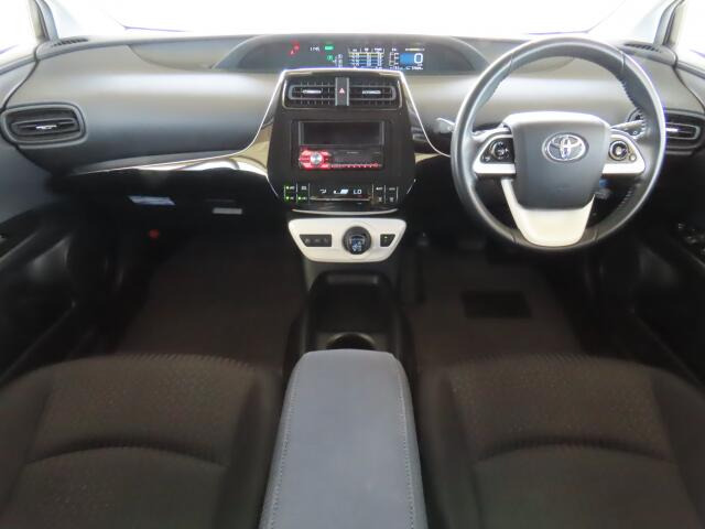 内外装の清掃・ガラス系ボディコーティングをCARクリーニング専門業者が施工いたしますので大変清潔。オリックス自動車ではみなさまに快適なドライブをお約束。