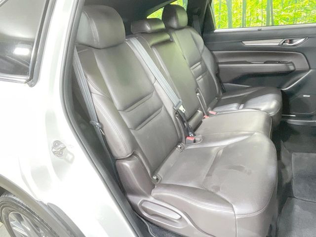 後部座席も気になるようなキズ・汚れやへたり等、大きなダメージはなく、良好な状態です。